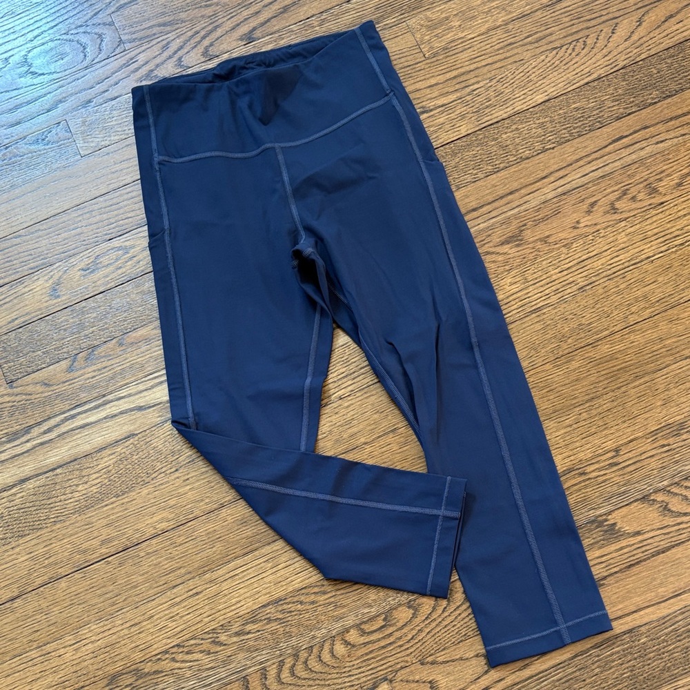 Athleta Ultimate Stash Pocket Capri Navy Active Leggings, s